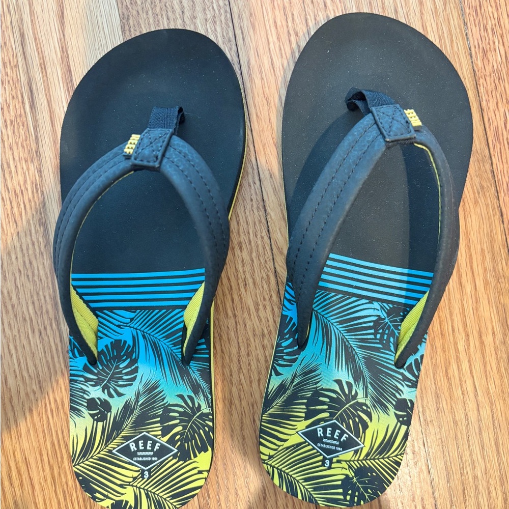 Youth size 3 Reef Leafy Blue and Yellow Sandals